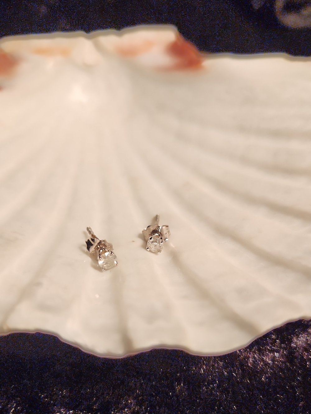 14k White Gold Diamond Earring Studs .4g